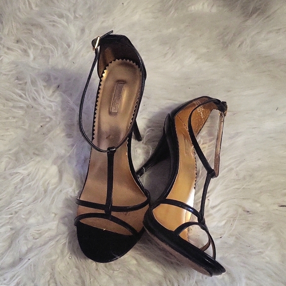 REPORT SIGNATURE BLACK LEATHER STRAPPY HEELS - Picture 2 of 7